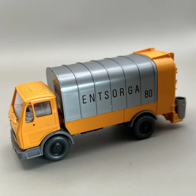 wiking-1-87-h0-mercedes-benz-mb-1317-m-llwagen-kuka-2-tonnen-orange