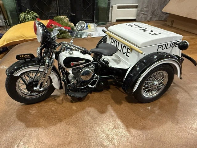 FRANKLIN MINT HARLEY Davidson 1947 Servi Car Police Version