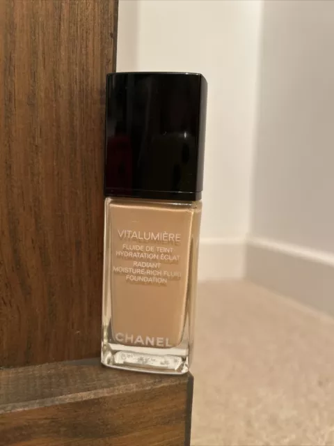 CHANEL VITALUMIERE RADIANT MOISTURE RICH SMOOTHING FLUID FOUNDATION IVOIRE 30ml