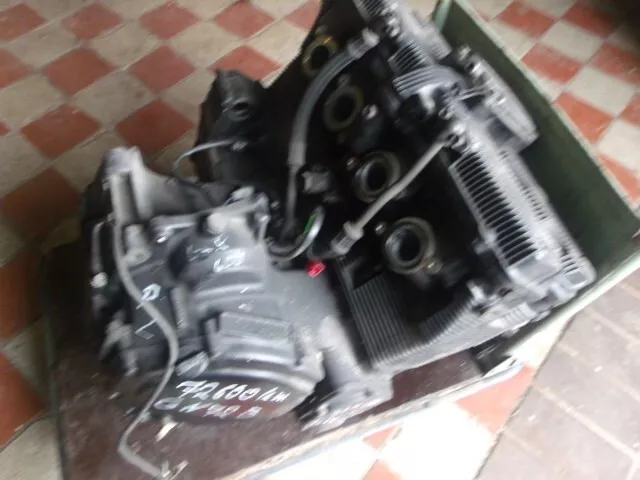 Suzuki GSX 600 F GN72B Motor Engine ohne Anbauteile 72604KM 2