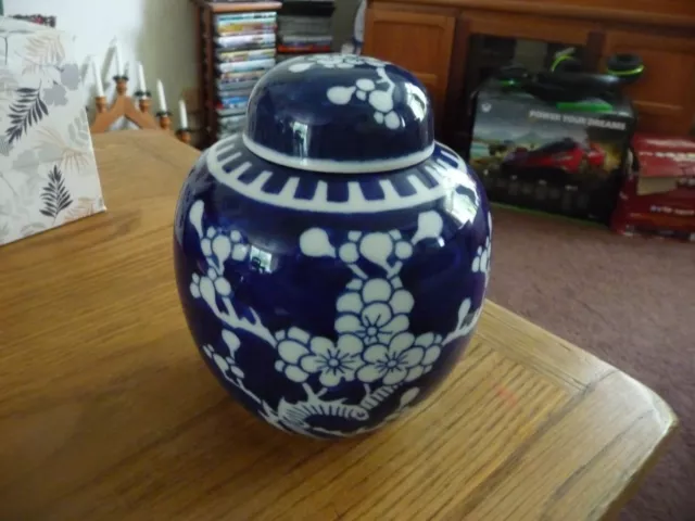 blue and white Chinese ginger jar approx 6.5" double rings on the bottom