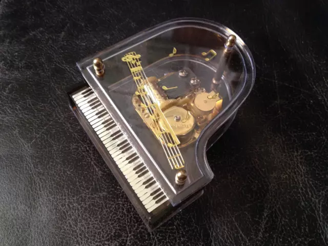 Modell Miniatur Flügel (Plexiglas) mit Spieluhr Piano Klavier Spieldose Pianist