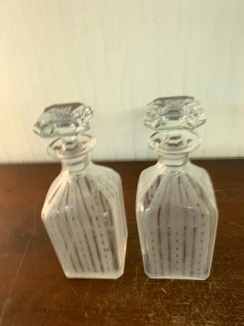 Lot de 2 carafes gravées en cristal (prix de la paire)