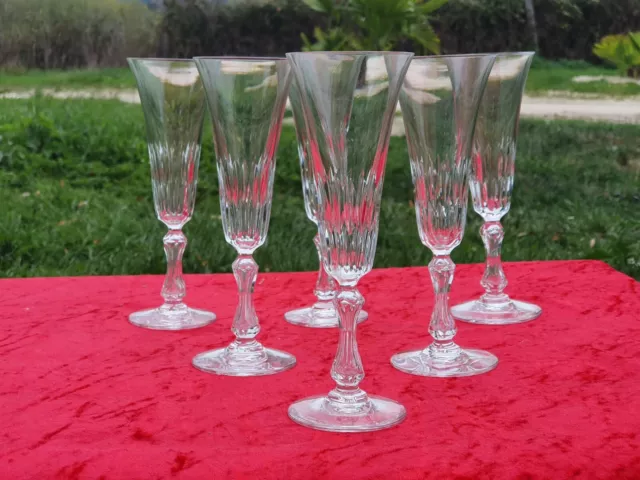 Belle Serie De 6 Flutes A Champagne En Cristal De Saint Louis Modele Lozere