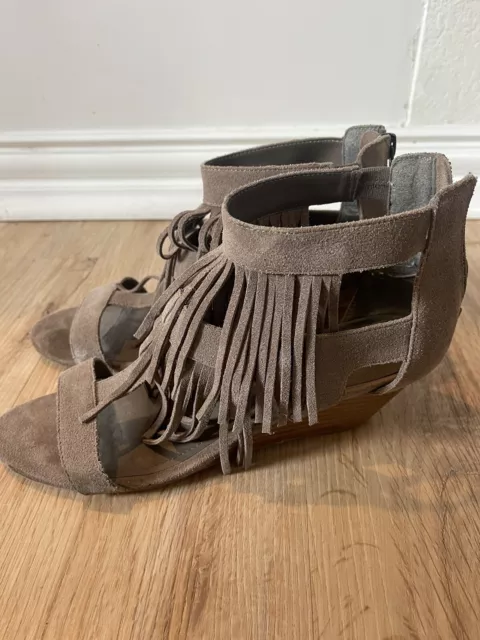 Steve Madden Women's Amaaya Suede Fringe Boho Western Wedge Sandal Size 7.5