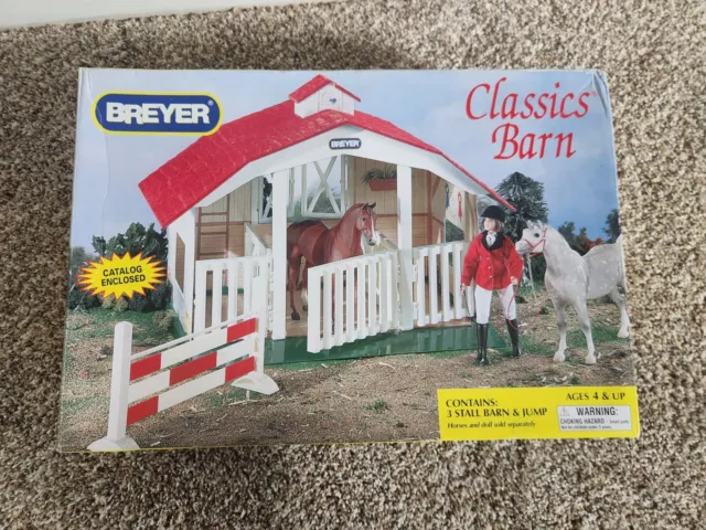 2006 Breyer 720650 3 Stall Classic Barn & Jump