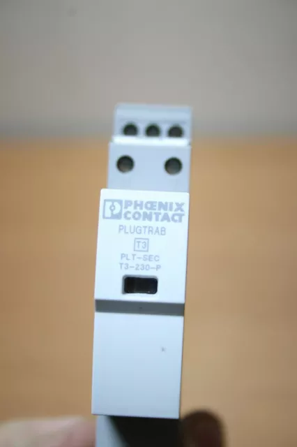 Occasion : Parafoudre PHOENIX CONTACT PLUGTRAB T3 PLT-SEC-T3-230-P + socle