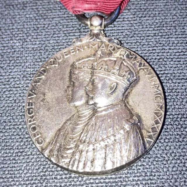 King George V, 1935, Silver Jubilee Medal c/w Bar & Ribbon In VGC (1804)