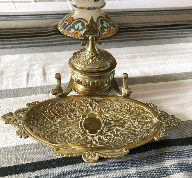 ancien encrier de bureau bronze ou laiton avec support porte plume