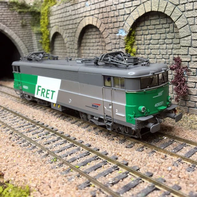 Locomotive électrique REE MB-083 BB 9242 SNCF Époque IV - HO - Digitale Et Sonore - NEUVE