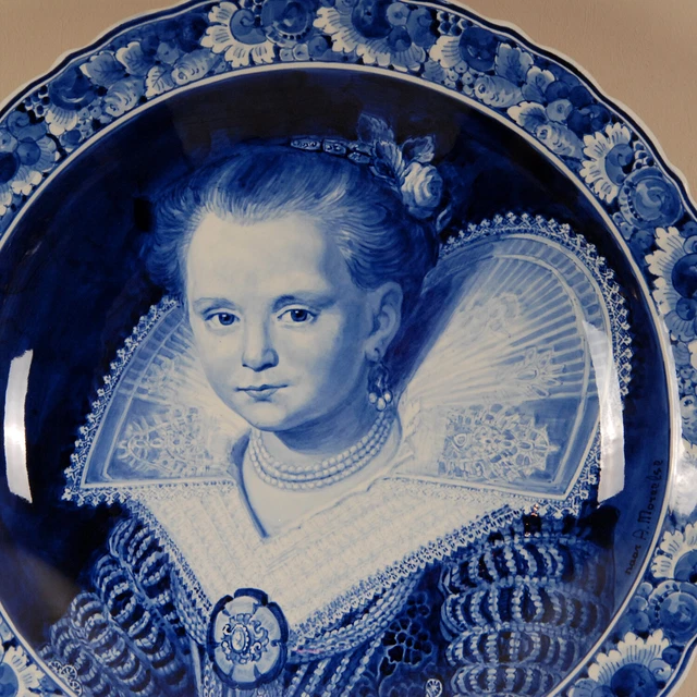 17th century Dutch Delftware Royal Delft earthenware Barok revival cabinet plate 2