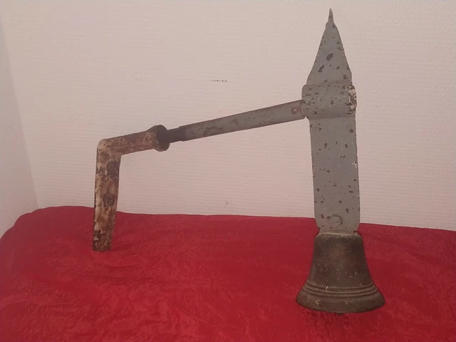 Ancienne cloche en bronze de type école signée DUBOIS Robert au Puy
