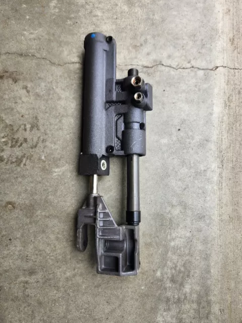 Volvo Penta SX-M Power Steering Actuator 3858128 , 3860726 DP-S DUO PROP Volvo Penta SX-M Power Steering Actuator 3858128 , 3860726 DP-S DUO PROP