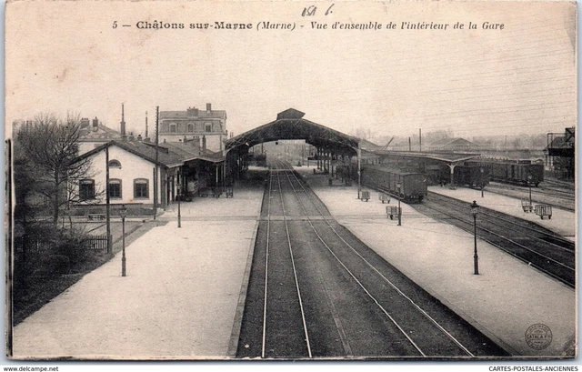 51 CHALONS SUR MARNE - vue d'ensemble de l'interieur de la gare