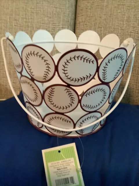 "Cesta de béisbol de metal 6"" x 8"" x 6"" borgoña/blanca nueva con etiquetas ¡excelente como canasta de Pascua!