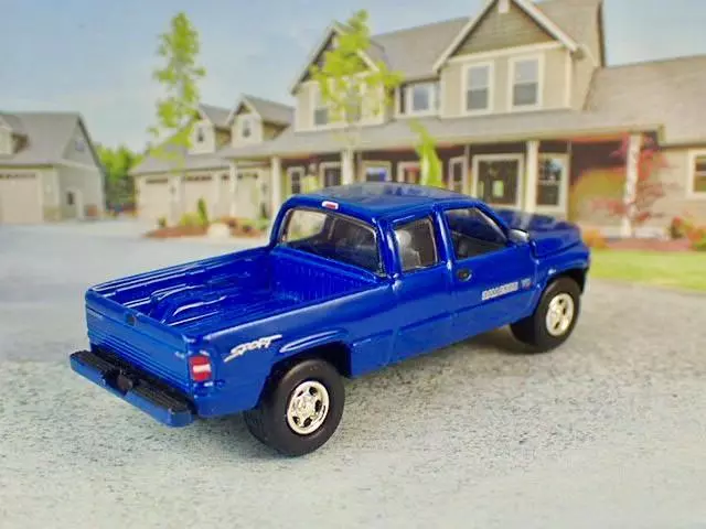 1998 98 Dodge Ram 2500 Sport Club Cab 4WD 1/64 Scale Limited Edition H