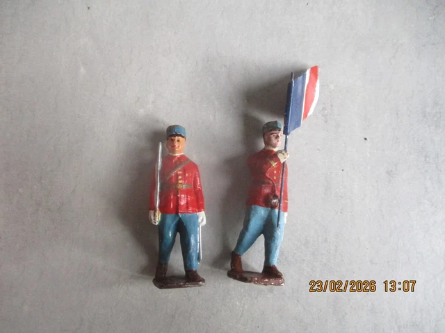 Figurine Ancienne Quiralu - Porteur De Parasol Du Négus En Aluminium