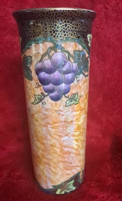 Maling Newcastle-On-Tyne England Grapevine Tall Vase #5510