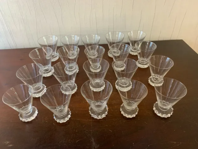 10 verres à porto modèle diamant en cristal de Saint Louis (prix à la pièce)