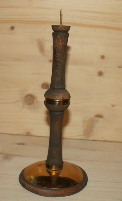 Candeliere vintage in legno lavorato a mano con ornamenti in ottone