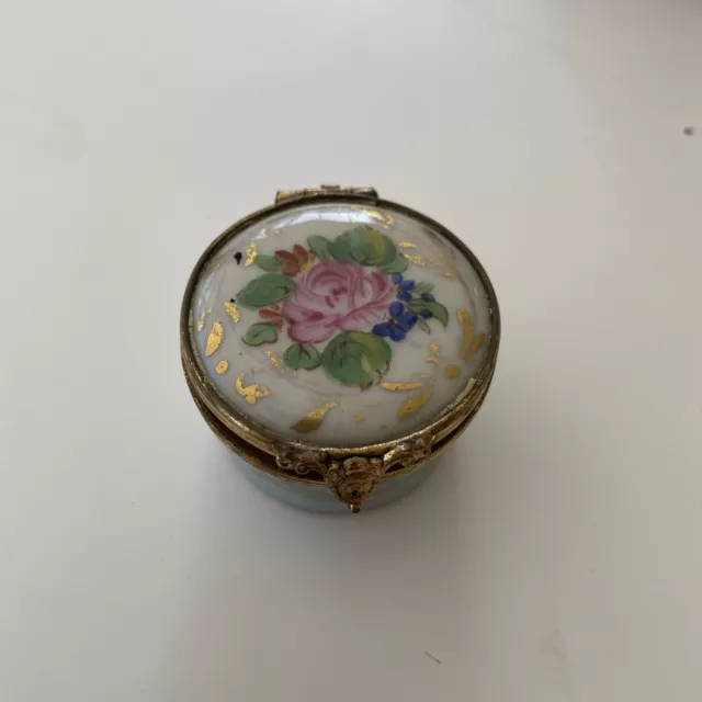 Ancienne Petite Boite En Porcelaine