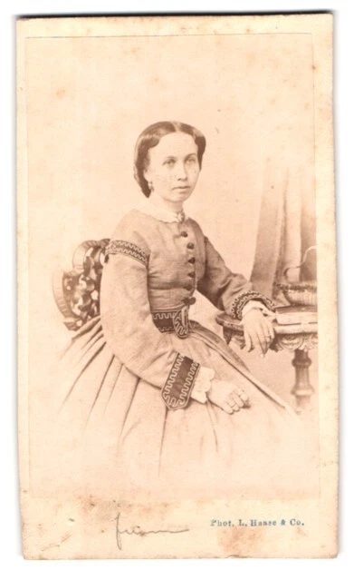 Fotografie L. Haase & Comp., Berlin, Friedrichstr. 178, Portrait junge Frau im