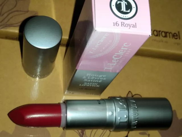 Tres Joli Rouge A Levres Satine,Teinte Royal Numero  16 ,Theophile Leclerc