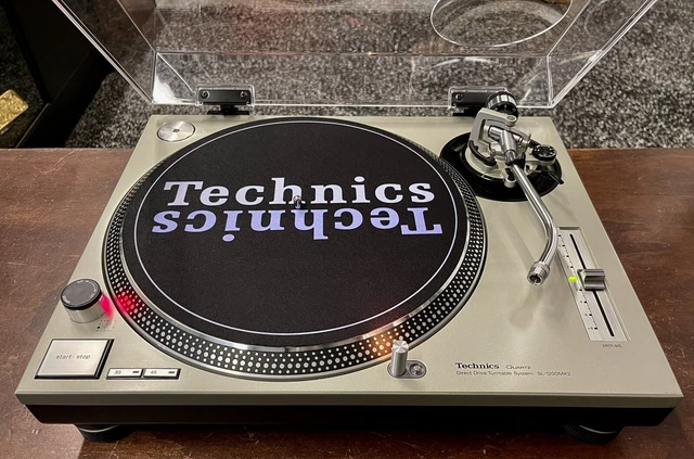 1 Original OEM silver Technics SL1200 mk2 turntable w new dust cover studio kept