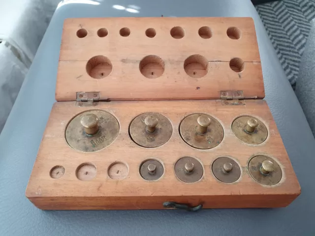alte Messinggewichte für mechanische Waagen