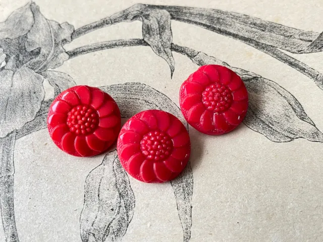 Ensemble de 3 boutons en verre Rouge Forme Marguerite Fleurs French buttons.