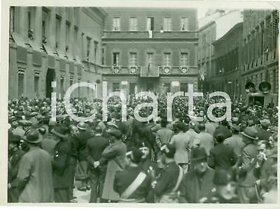 1935 MILANO Leva fascista in Piazza Belgioioso per celebrare l'Intervento *FOTO