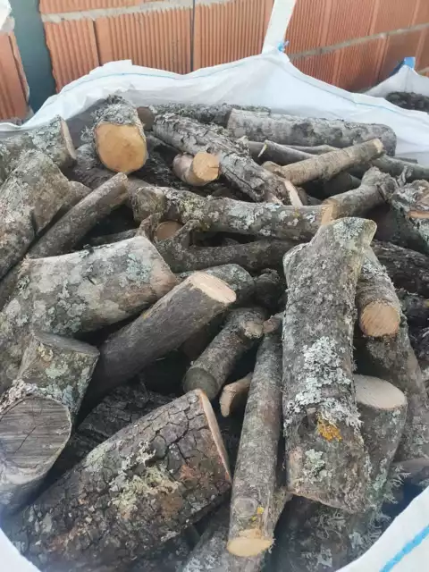 Leña de Olivo Seca, para chimeneas abiertas o de cassette (350kg aprox)