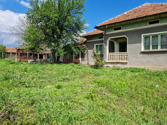 VT Bulgaria easy property & big land + outbuildings Bulgarian house Pay Monthly 2