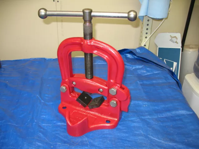 Reed Tool R3 Yoke Pipe Vise, 1/8 to 4-1/2 Inch USED