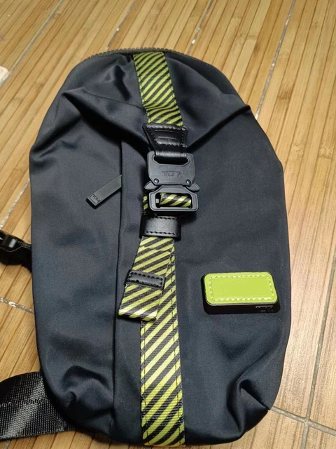 TUMI TAHOE Bozeman Sling Bag Black-Green Pre-owned Travel Crossbody Pack Unused