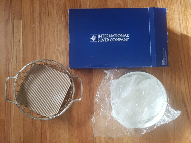 International Silver Company Wire Basket with 1-1/4 Quart Stoneware Dish