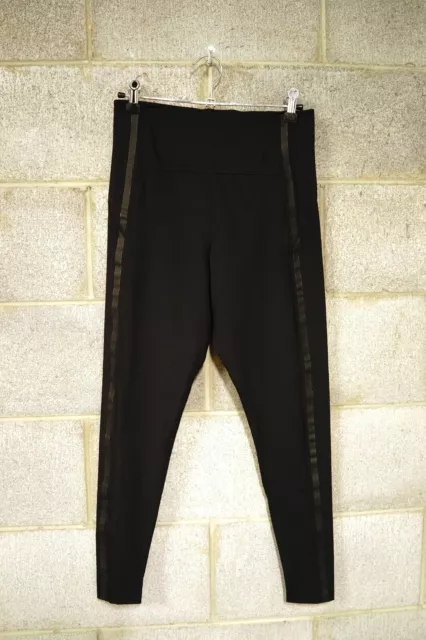 2xu black tights with side stripe…size womens medium…vgc...