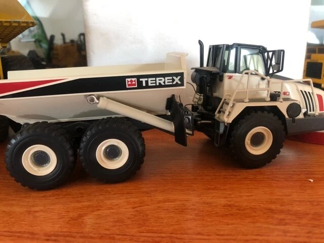 Dumper articulé D350AHG | Site Officiel