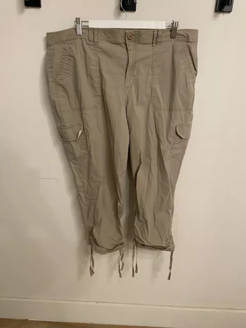 Woman's Gloria Vanderbilt crop size 16 W khaki capris