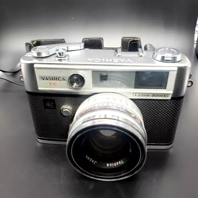 Yashica 1C Lynx 5000E 35mm Film Camera with Leather Case.