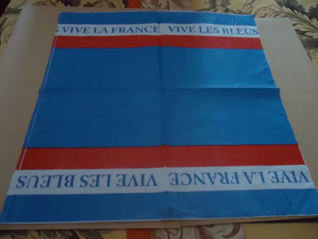 2 SERVIETTES EN PAPIER - motif : VIVE LA FRANCE - VIVE LES BLEUS