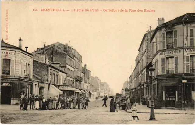 CPA MONTREUIL-sous-WOOD Carrefour de la Rue des Ecoles - Rue de Paris (1353451)