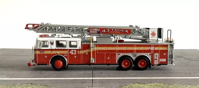 1/64 - Seagrave Rear Mount Ladder Fire Engine FDNY (metal & plastic diecast)