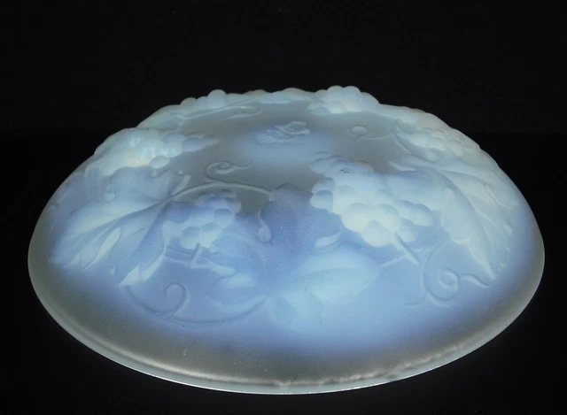 Plato Art Déco 1930 Cristal Opalescente con Decoración Vid Y de Racimo Uvas