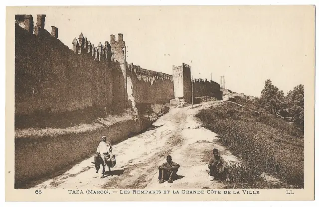 CPA " TAZA (Maroc) - Les Remparts et la Grande côte de la Ville