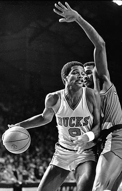 Marques Johnson Of The Milwaukee Bucks Shoots 1970s Old Basketball Photo