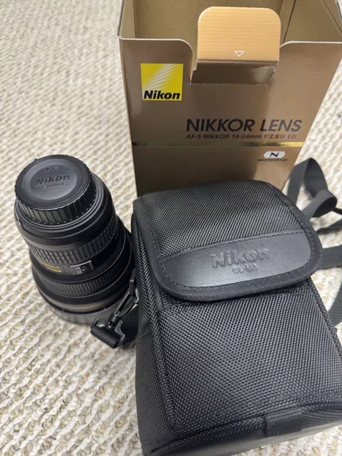 Nikon AF-S NIKKOR 14-24mm f/2.8 G ED Autofocus IF Lens with Built-in Petal Hood