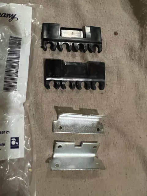 1969 1970 Ford Mustang Boss 302 428Cj Scj Finned Valve Cover Divider Clips W Nos