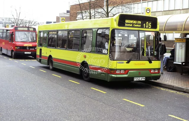 PHOTO London & Country Dennis Dart SLF DSL52 P252APM at Heathrow