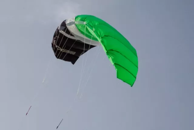 Cross Kites Boarder 2 Line Trainer Kite, for starting kitesurfers. Video,